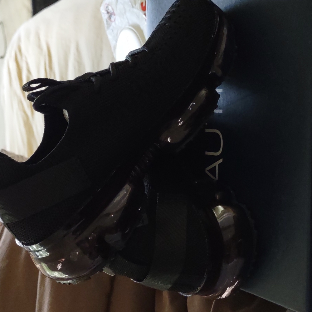 Girl's link sneakers